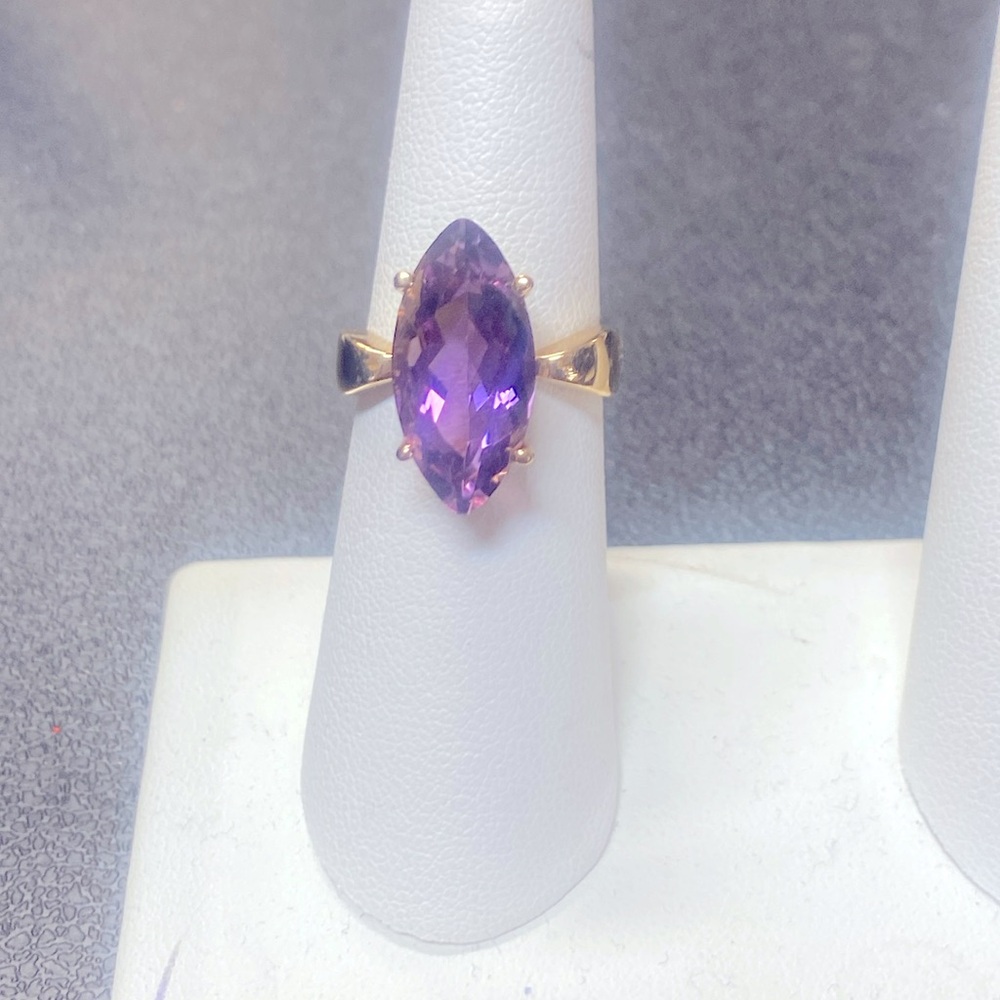 435558 14k yellow gold amethyst ring